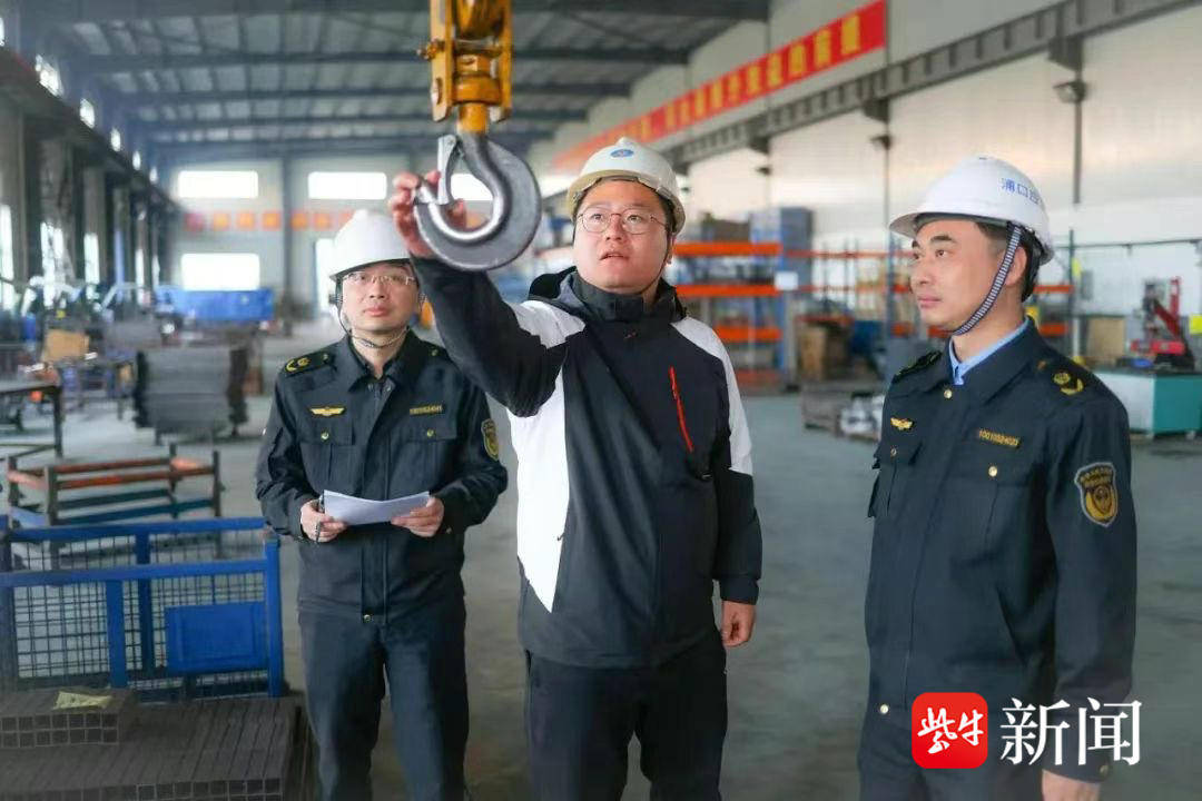防得住、控得了、逃得出 <strong></p>
<p>鋼板樁生產(chǎn)廠
</strong>，江蘇全鏈條推進(jìn)“廠中廠”安全生產(chǎn)專項(xiàng)治理:鋼板樁生產(chǎn)廠
